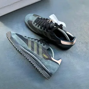 Adidas Sl72 Rs Featuring a Distinctive Ribbed Sole