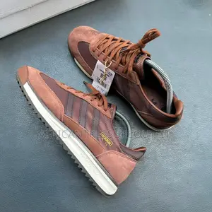 Adidas Sl72 Rs Featuring a Distinctive Ribbed Sole