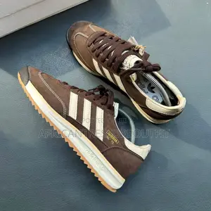 Adidas Sl72 Rs Featuring a Distinctive Ribbed Sole