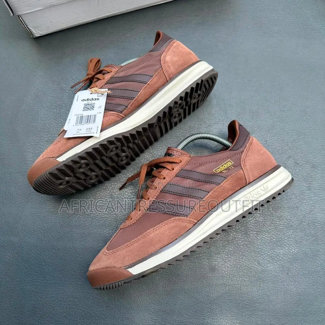 Adidas Sl72 Rs Featuring a Distinctive Ribbed Sole