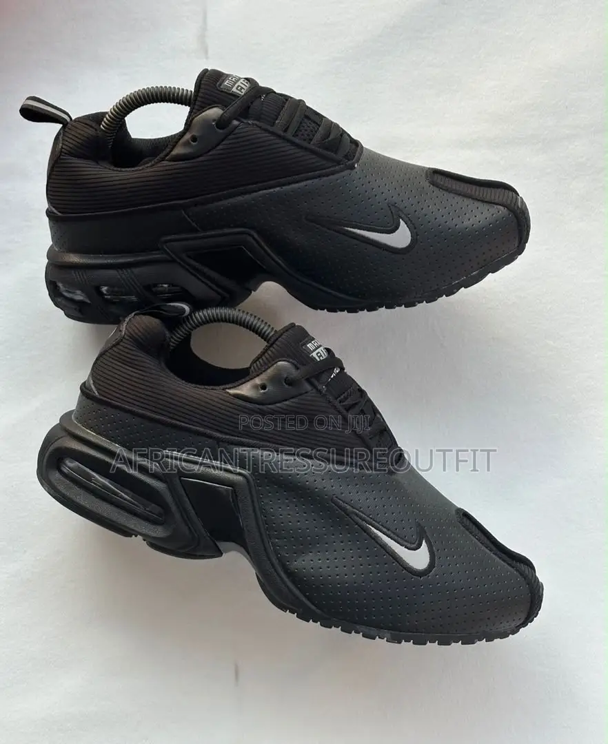 Air Max the Glove Sneakers Feature a Visible Max Air Unit