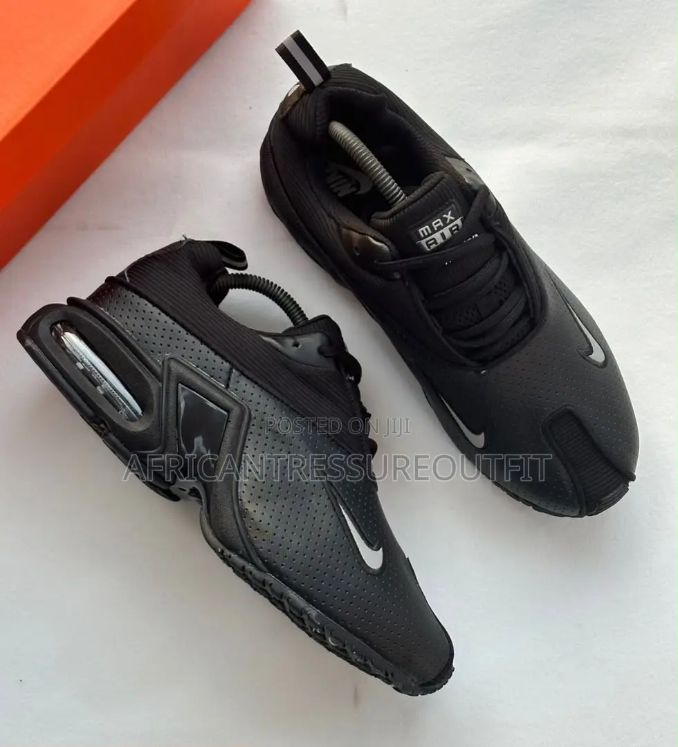 Air Max the Glove Sneakers Feature a Visible Max Air Unit