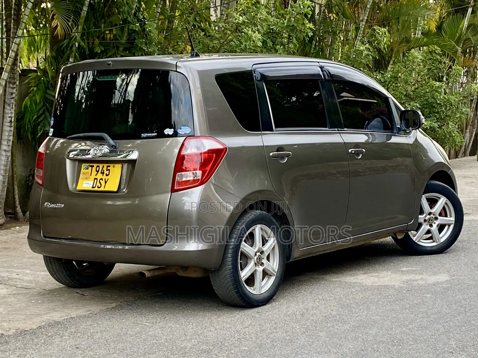 Toyota Ractis 2005 Gray