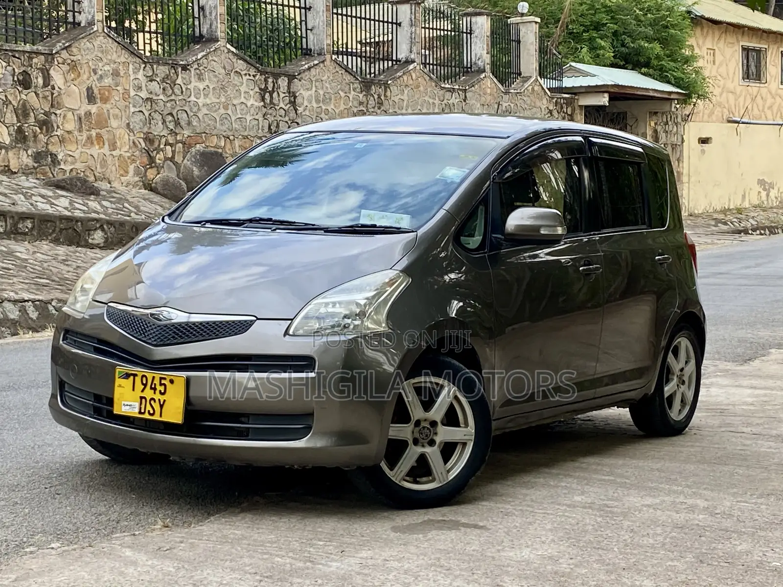 Toyota Ractis 2005 Gray