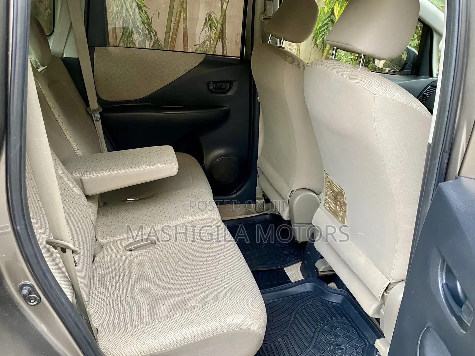 Toyota Ractis 2005 Gray