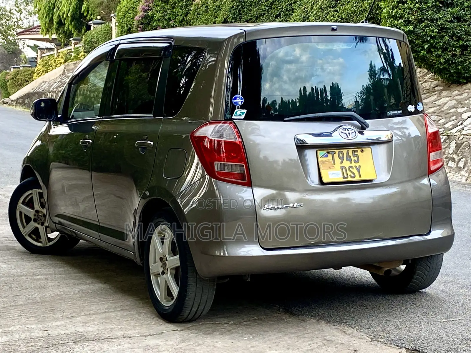 Toyota Ractis 2005 Gray