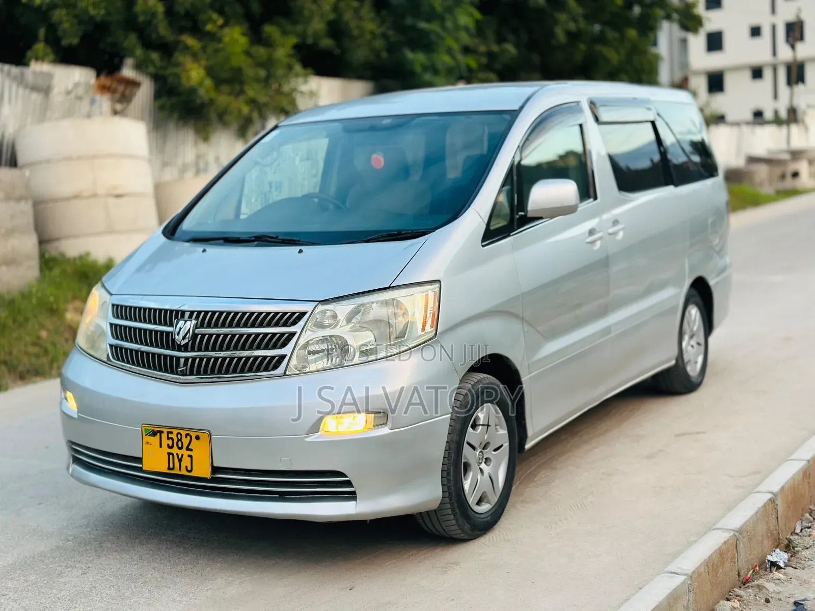Toyota Alphard 2.4 Petrol AWD 2004 Silver