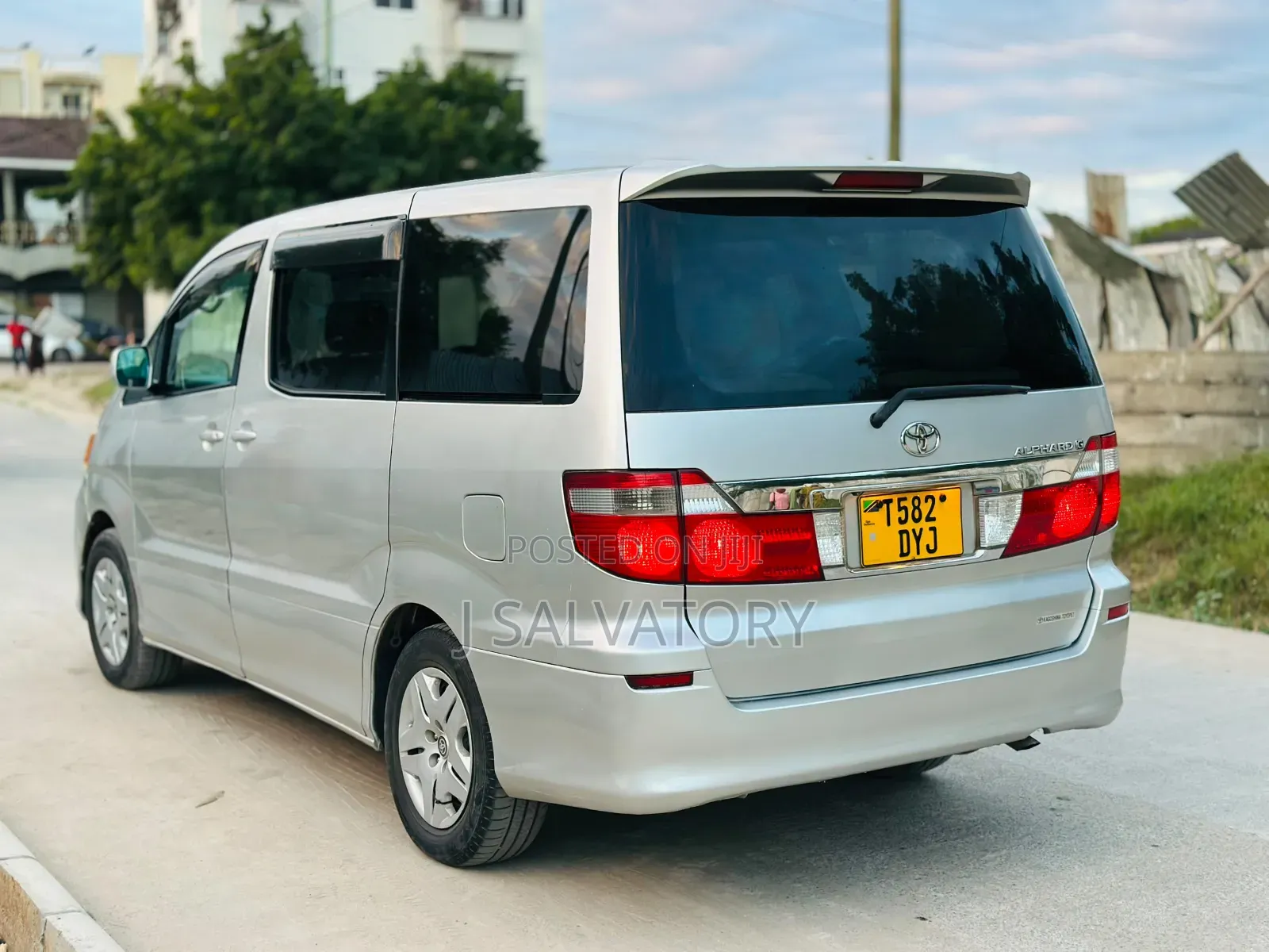 Toyota Alphard 2.4 Petrol AWD 2004 Silver