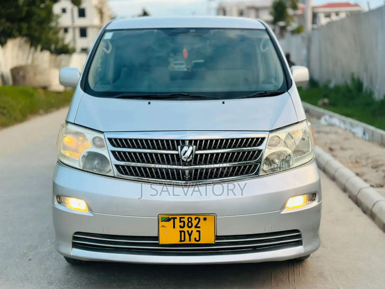 Toyota Alphard 2.4 Petrol AWD 2004 Silver