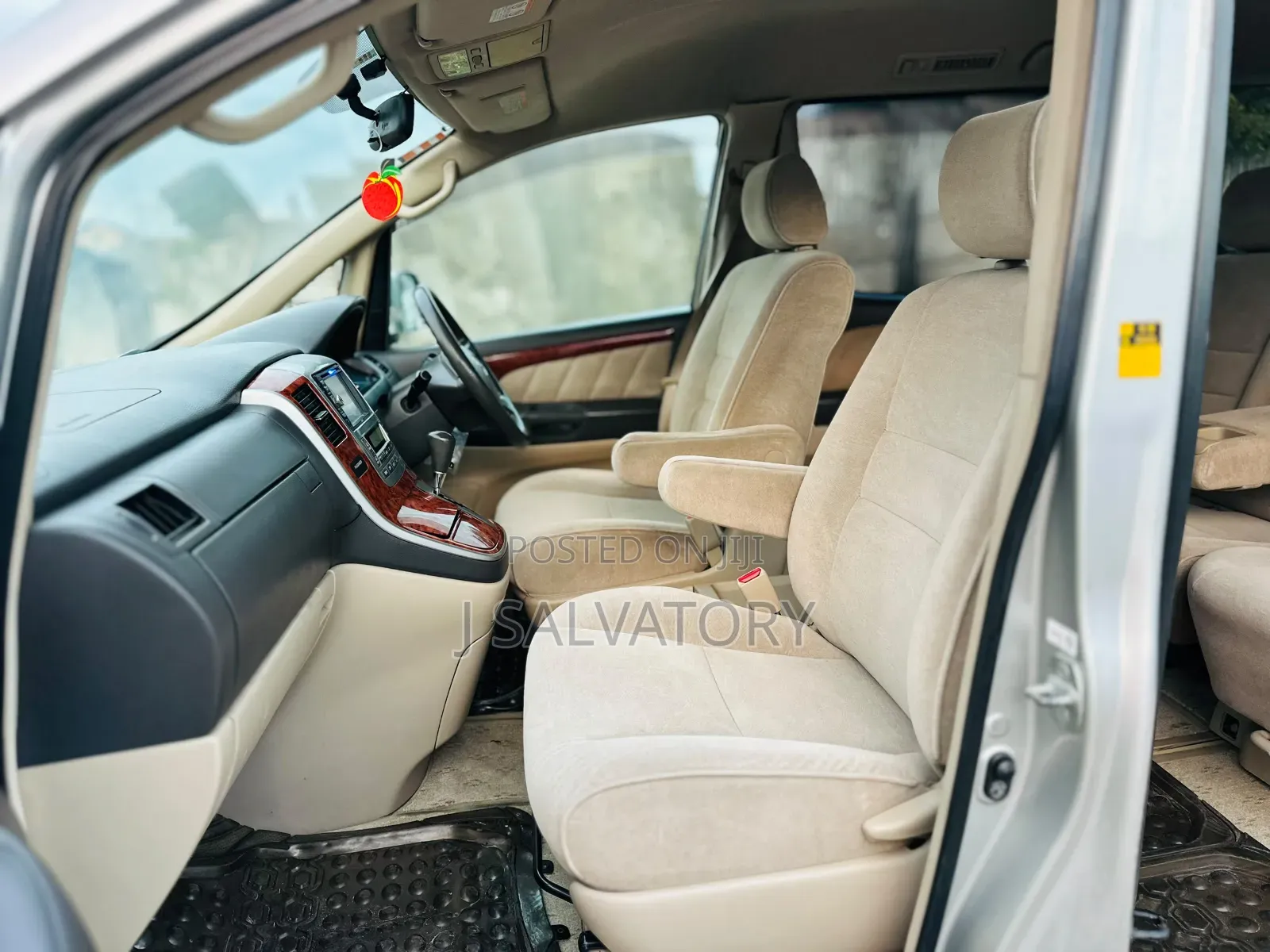 Toyota Alphard 2.4 Petrol AWD 2004 Silver