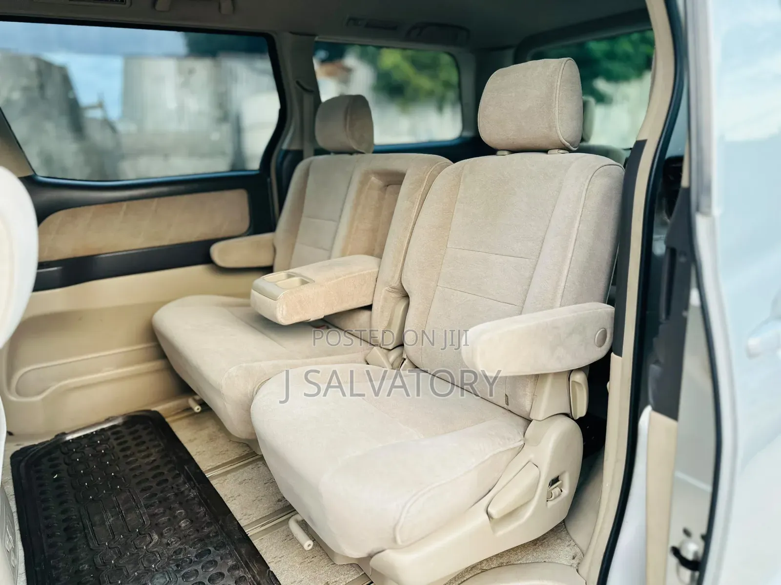 Toyota Alphard 2.4 Petrol AWD 2004 Silver
