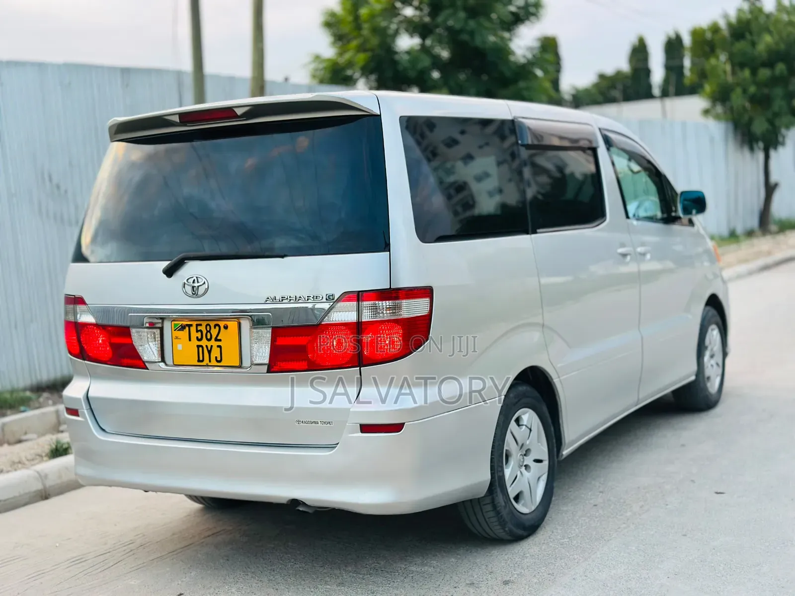 Toyota Alphard 2.4 Petrol AWD 2004 Silver