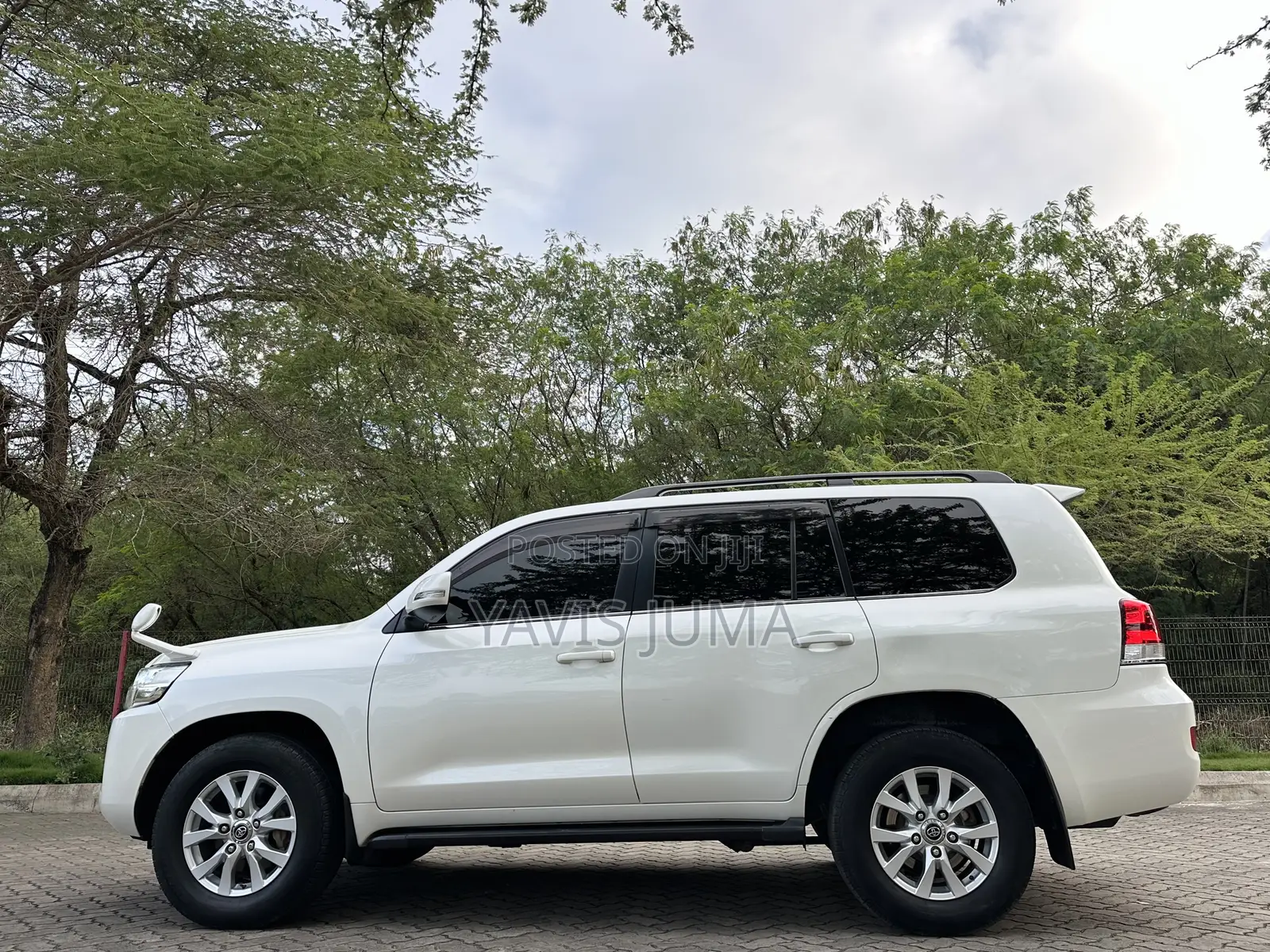 Toyota Land Cruiser 2016 White