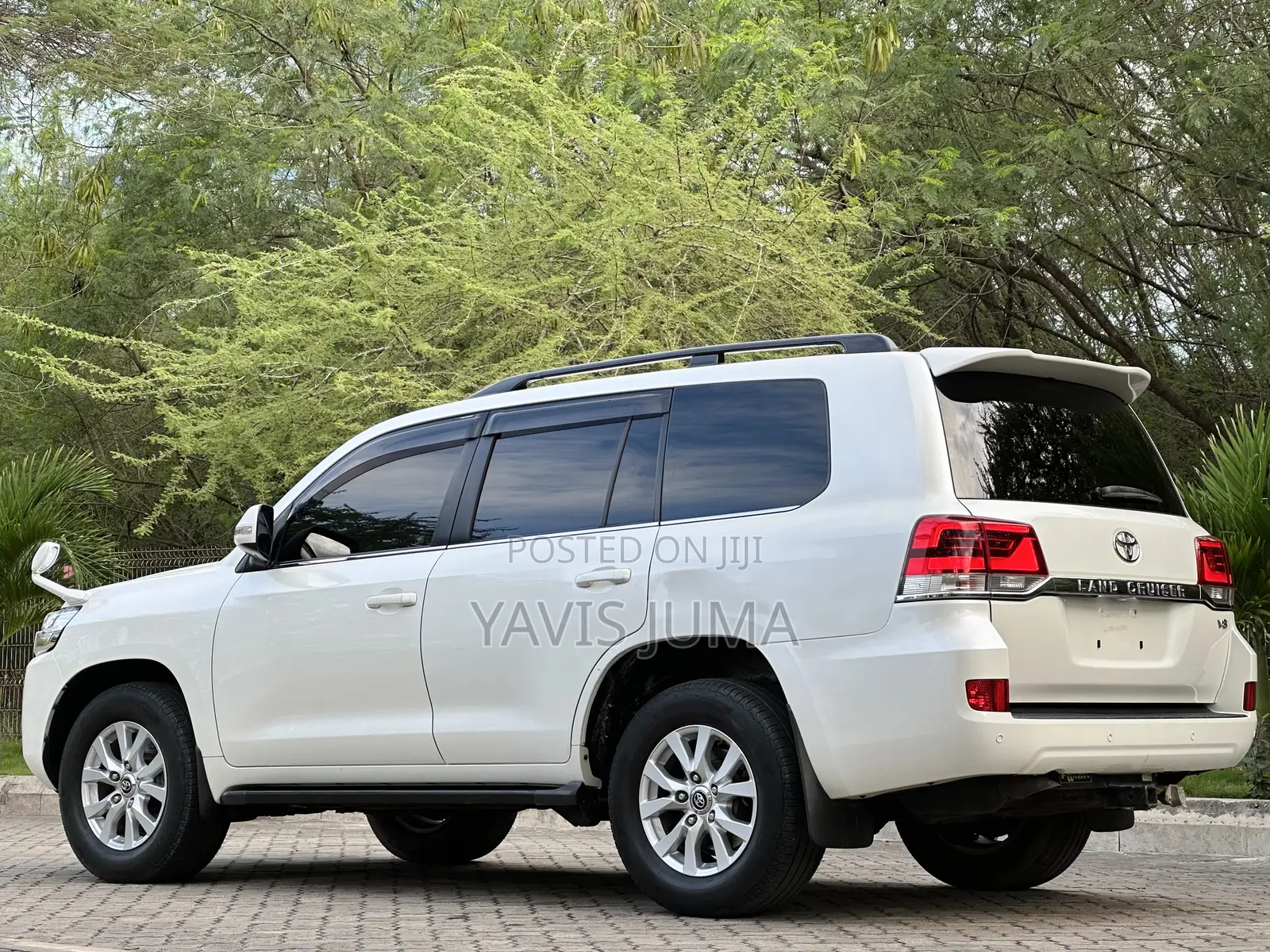 Toyota Land Cruiser 2016 White