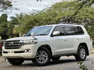 Toyota Land Cruiser 2016 White