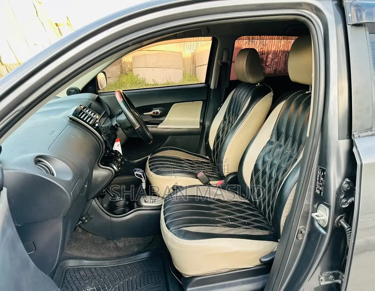 Toyota IST 2010 Gray