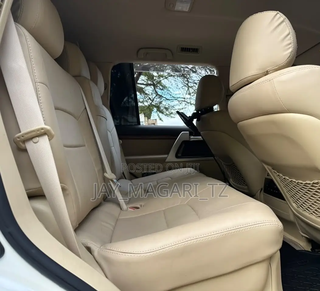 Toyota Land Cruiser 2016 White