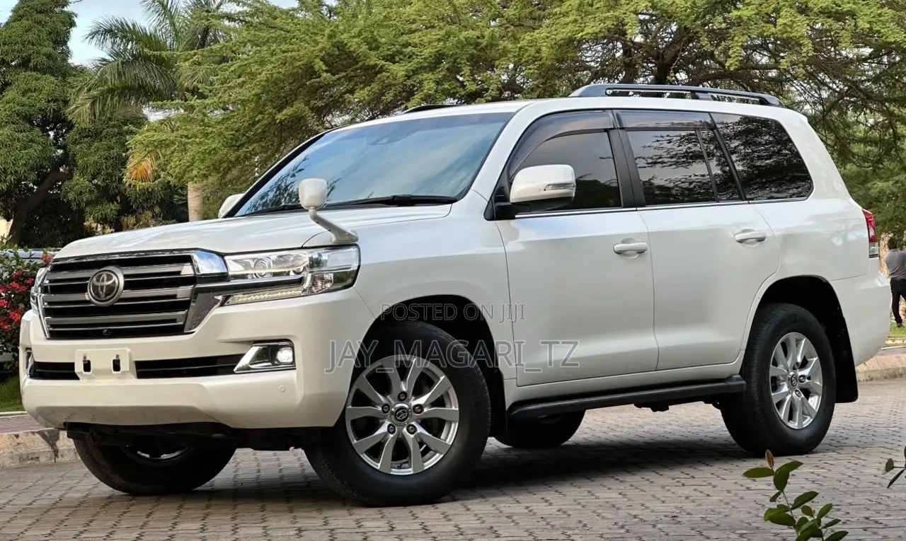 Toyota Land Cruiser 2016 White