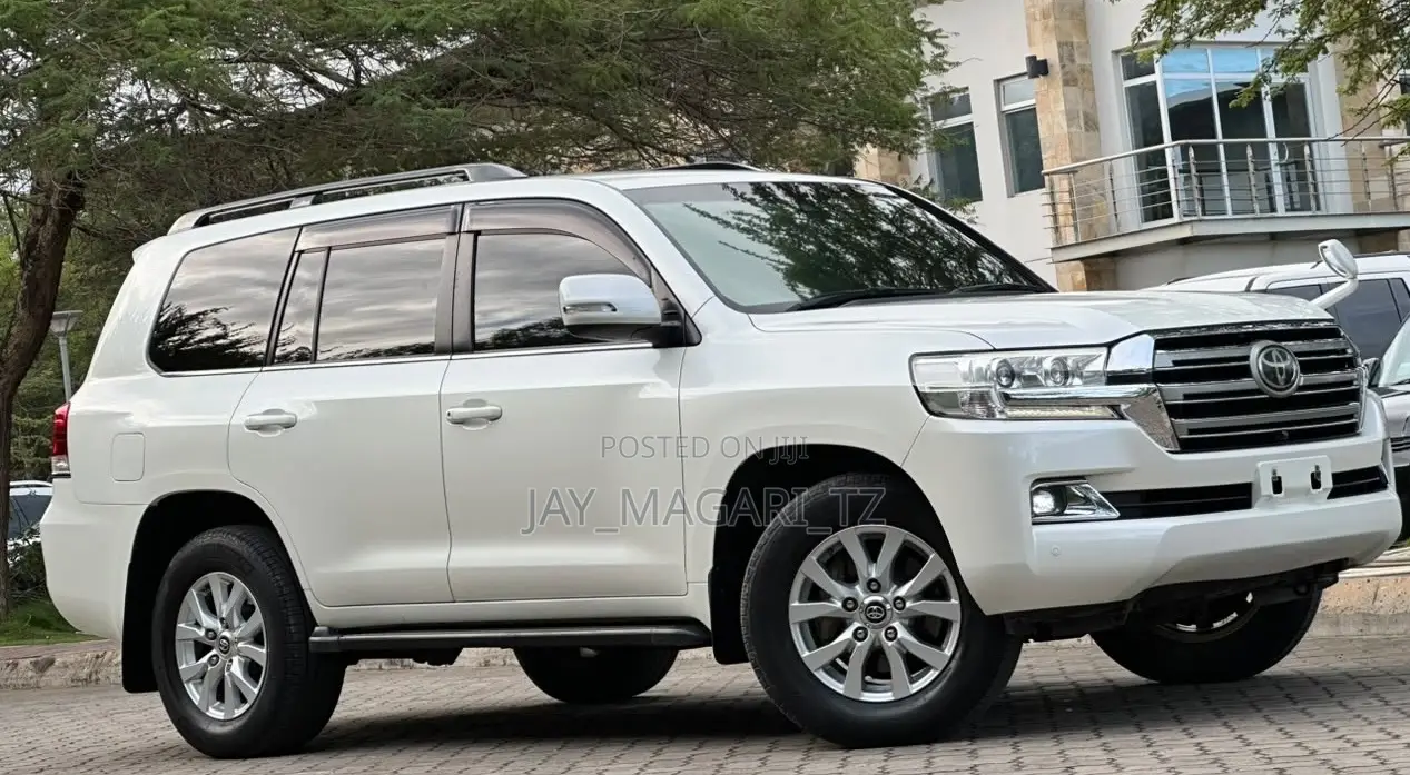 Toyota Land Cruiser 2016 White