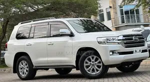Toyota Land Cruiser 2016 White