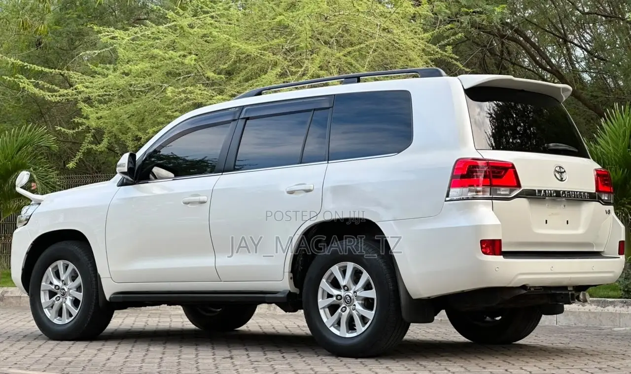 Toyota Land Cruiser 2016 White