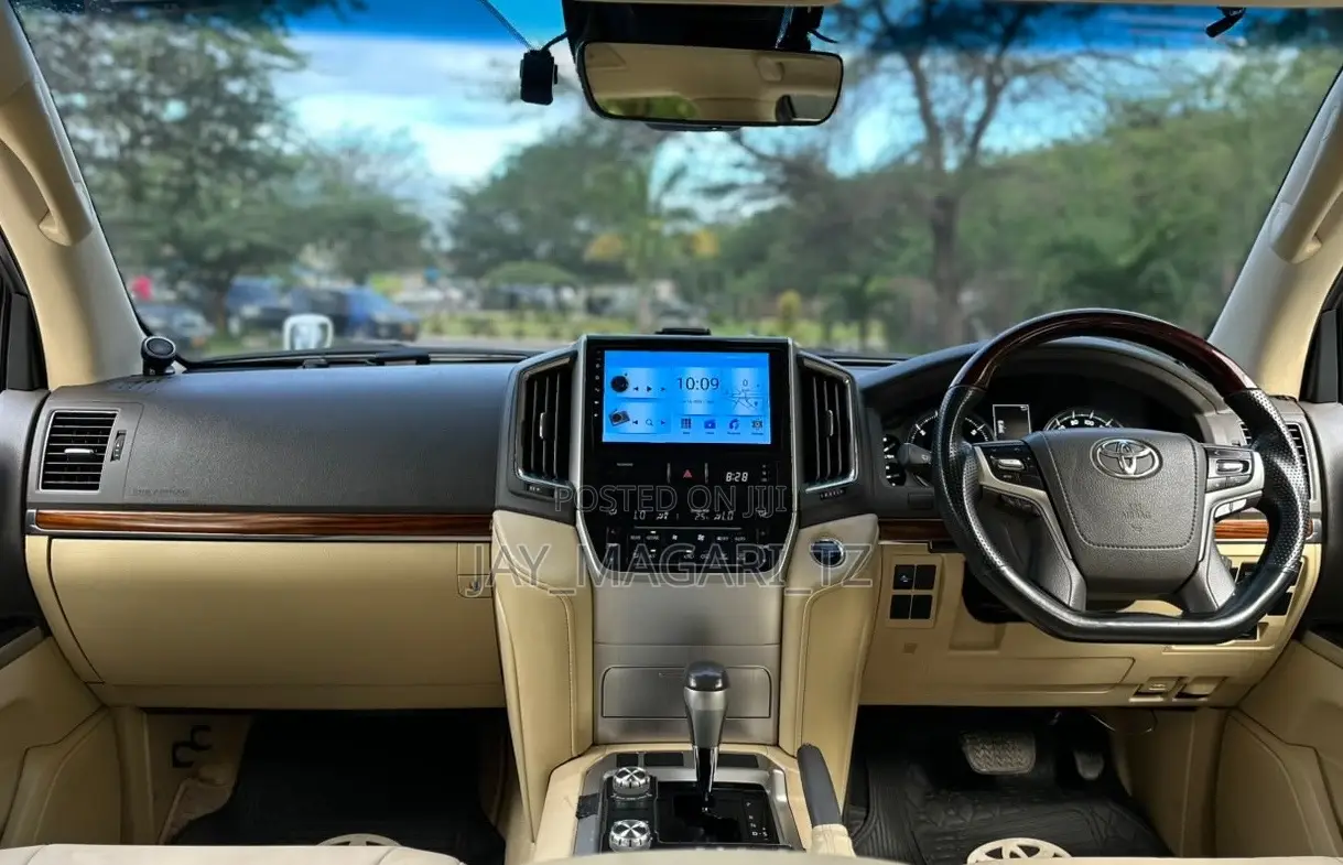 Toyota Land Cruiser 2016 White
