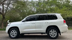 Toyota Land Cruiser 2016 White