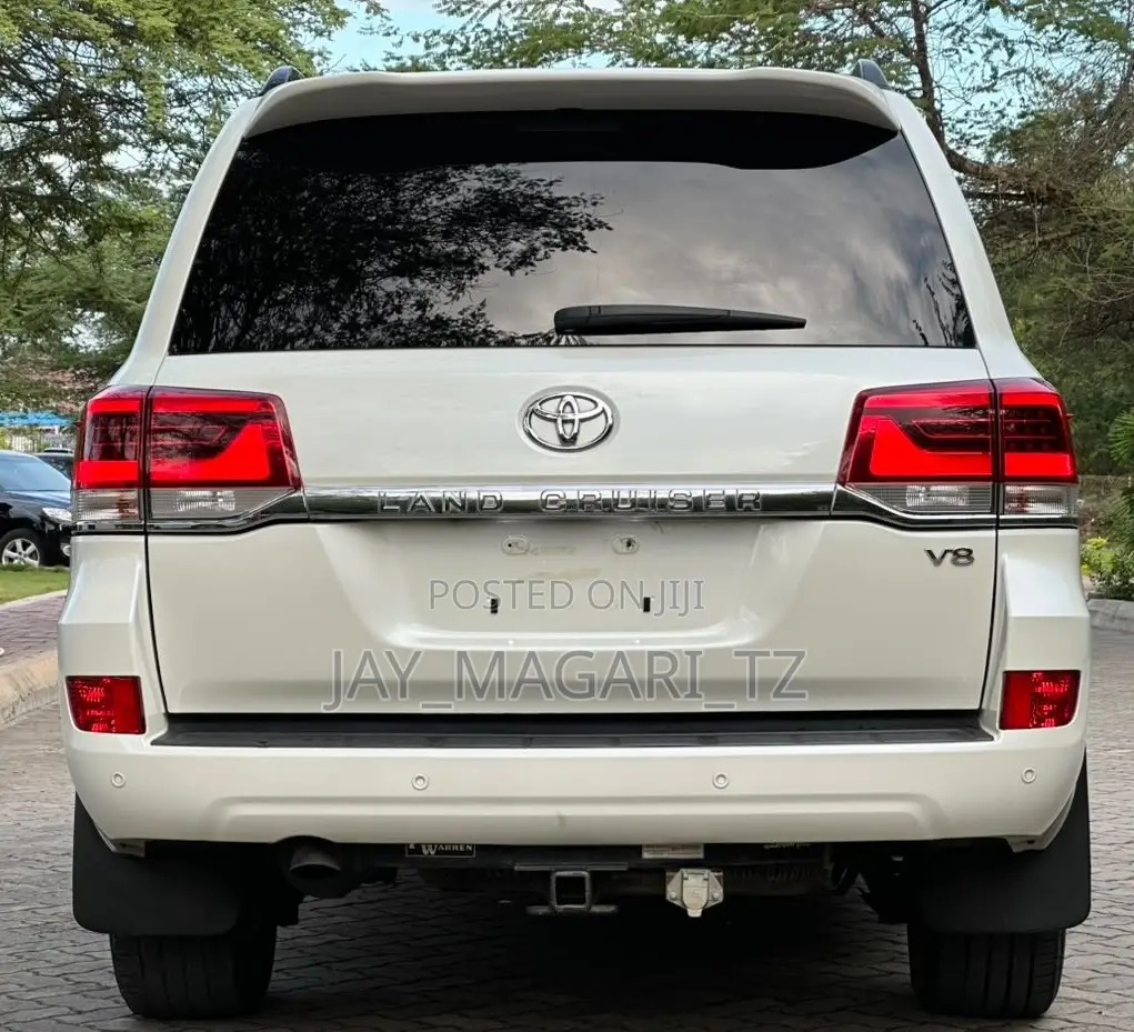 Toyota Land Cruiser 2016 White
