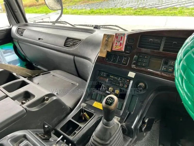 Isuzu Giga Truck