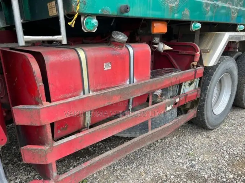 Isuzu Giga Truck