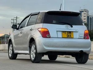 Toyota IST 2007 Silver