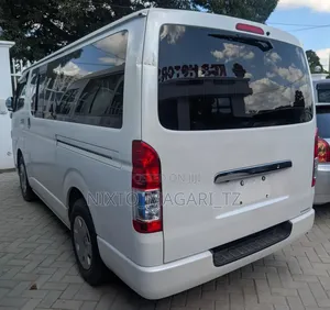 Toyota HiAce 2010 White