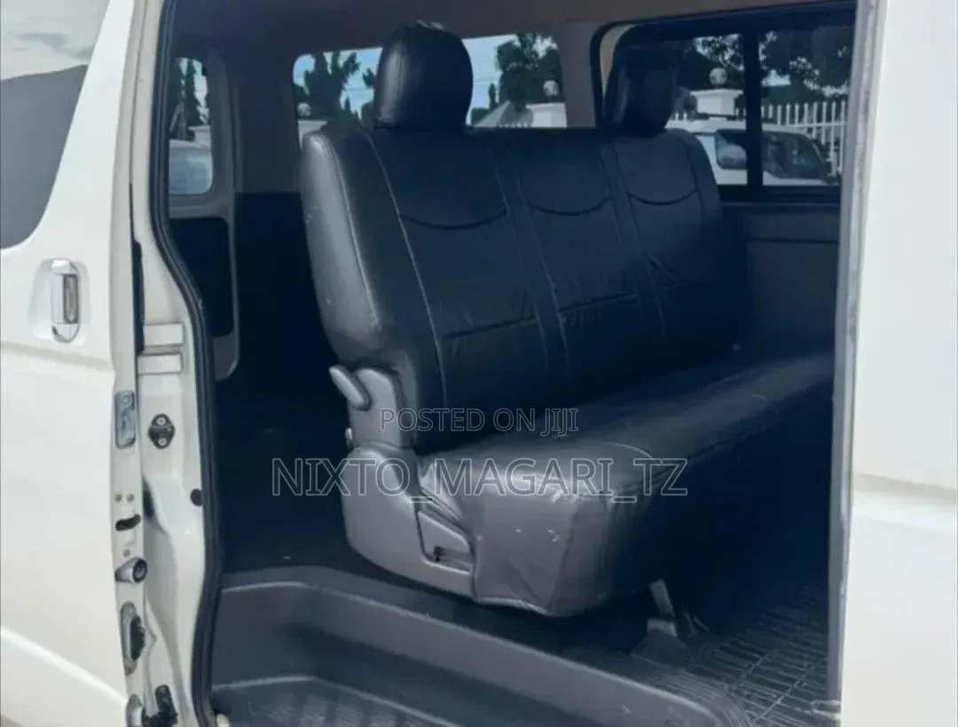 Toyota HiAce 2010 White