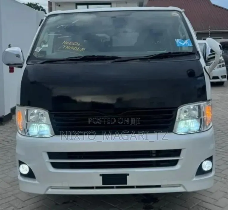 Toyota HiAce 2010 White