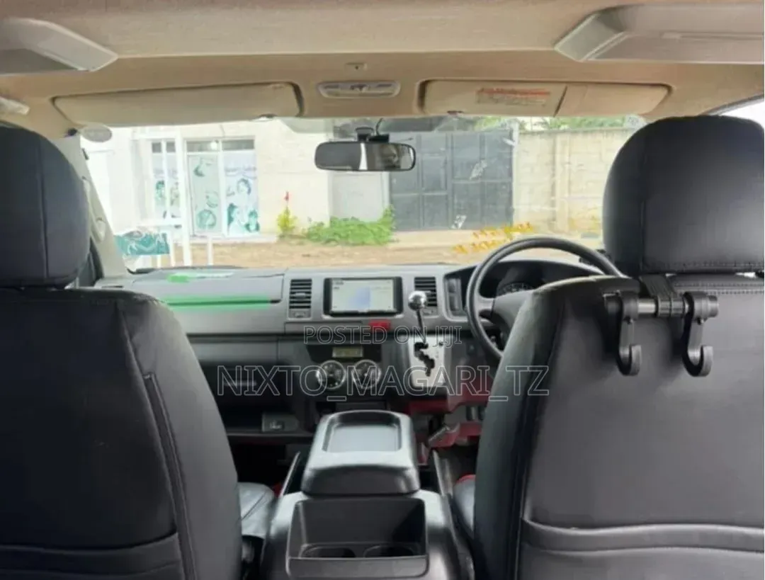 Toyota HiAce 2010 White