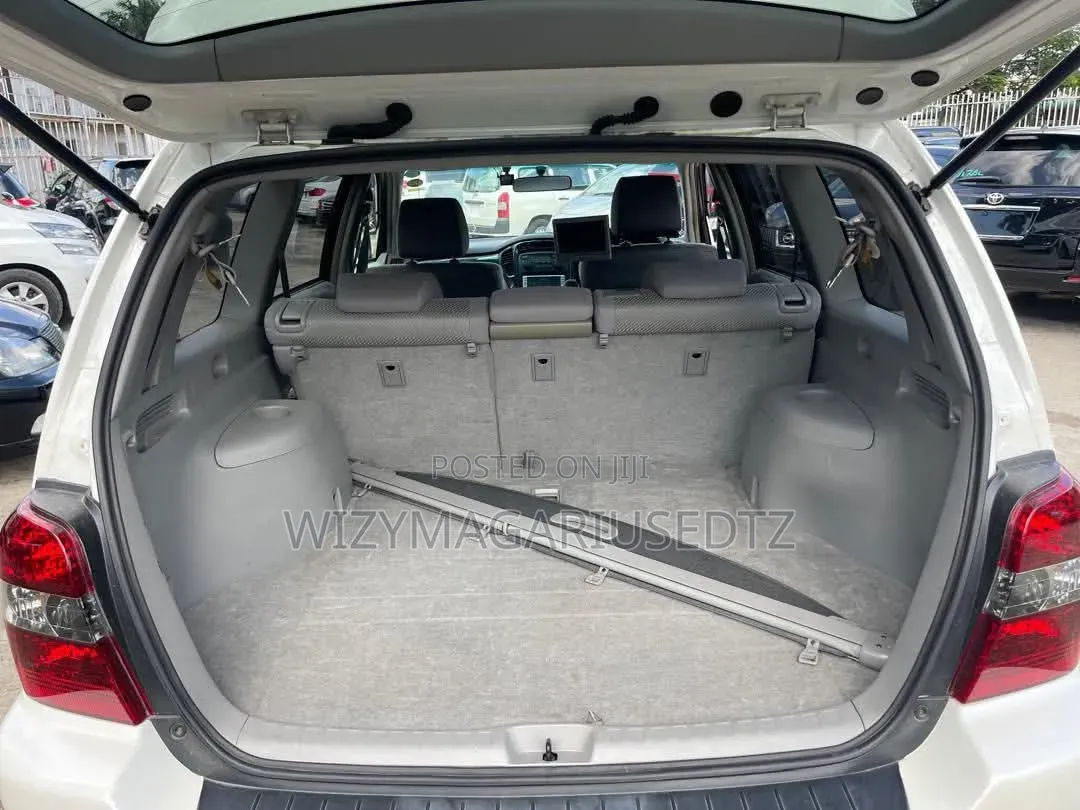 Toyota Kluger 2005 Off white
