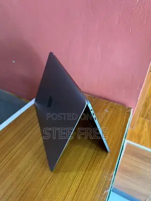 Laptop Apple MacBook Pro 2018 32GB Intel Core i3 SSHD (Hybrid) 512GB