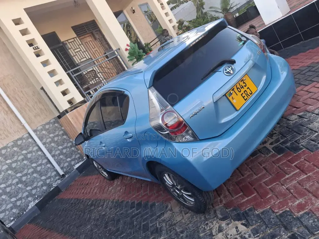 Toyota Aqua 2014 Blue