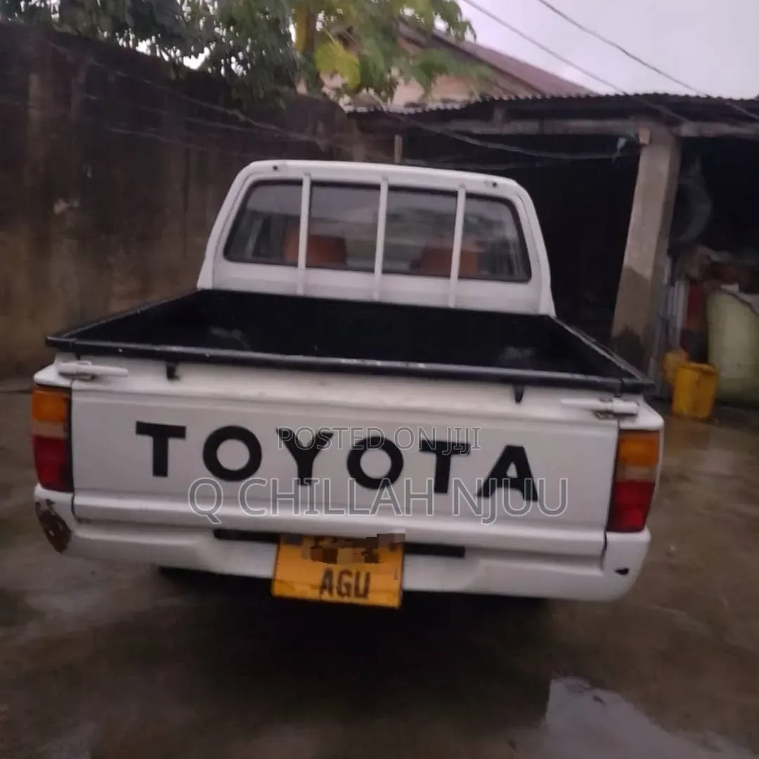 Toyota Hilux 2200 4x4 1986 White