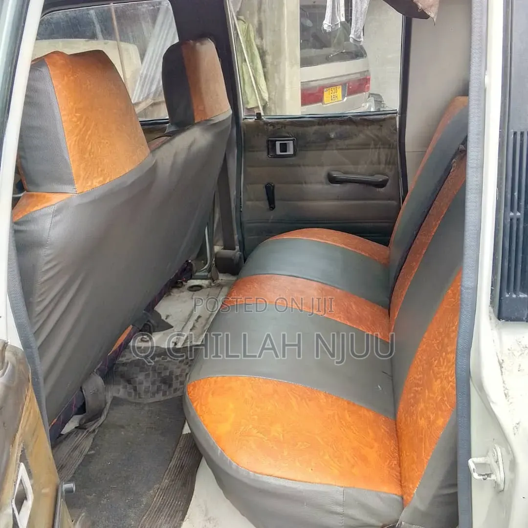 Toyota Hilux 2200 4x4 1986 White