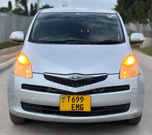 Toyota Ractis 2005 Silver