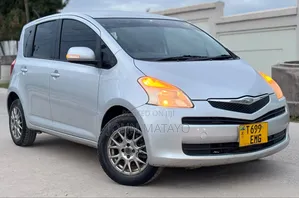 Toyota Ractis 2005 Silver
