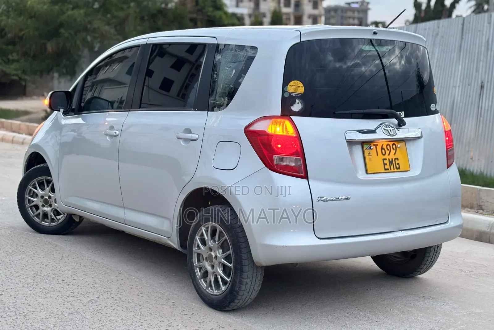Toyota Ractis 2005 Silver