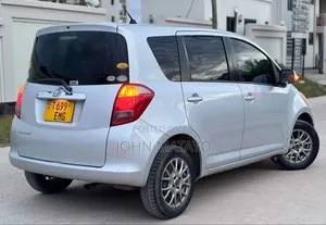 Toyota Ractis 2005 Silver