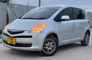 Toyota Ractis 2005 Silver