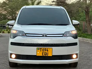 Toyota Spade 2013 White
