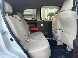Toyota Spade 2014 Pearl
