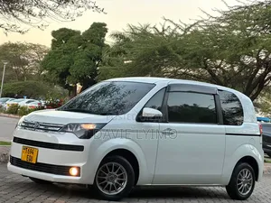 Toyota Spade 2014 Pearl