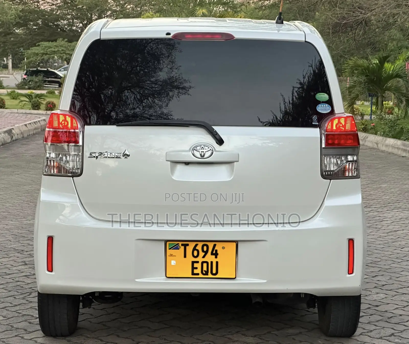 Toyota Spade 2014 White