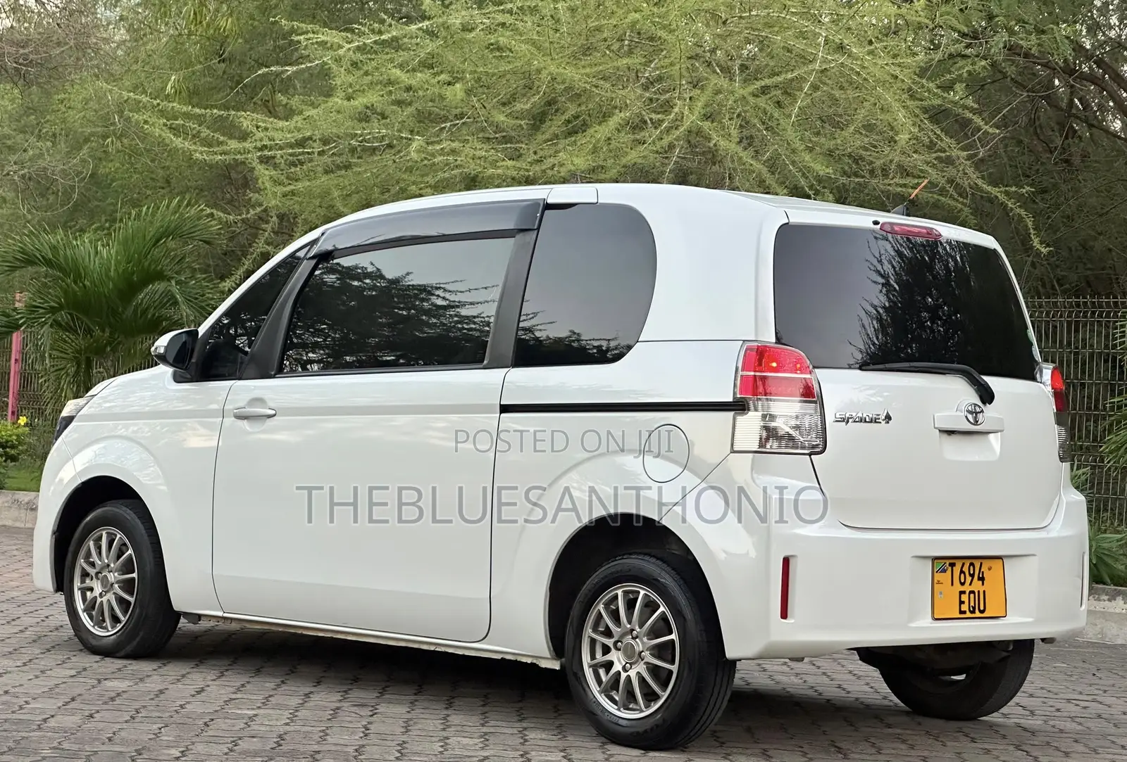 Toyota Spade 2014 White